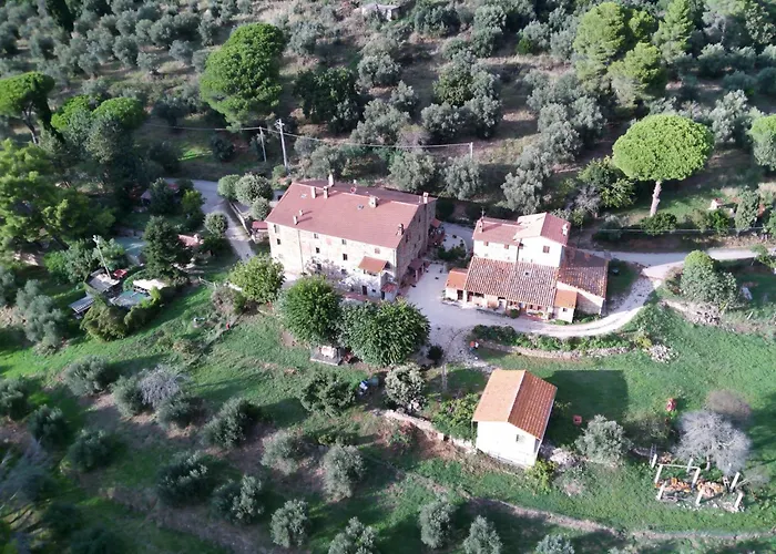 Tra Lago E Collina